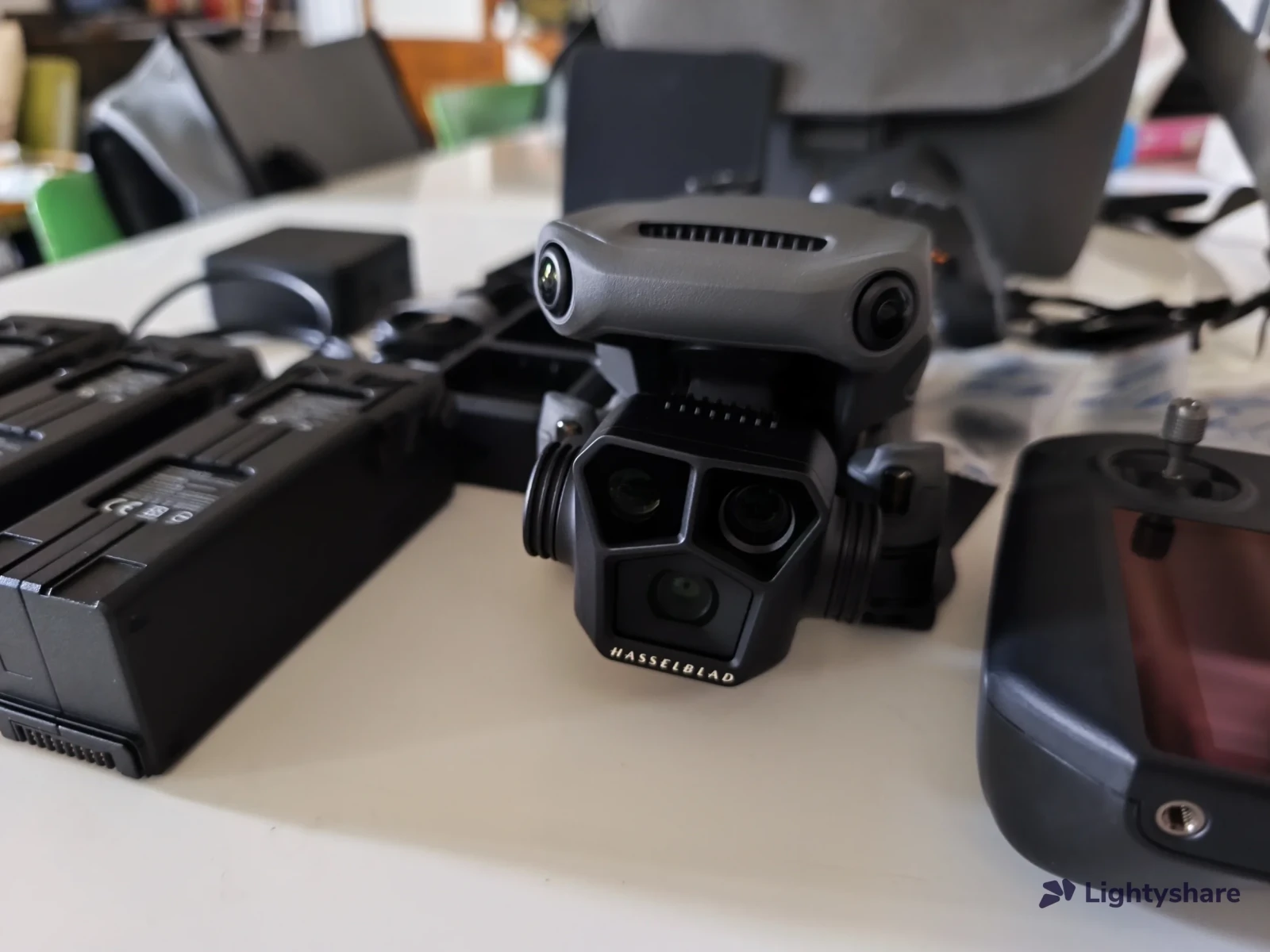 DJI Mavic 3 Pro - Photo 2 sur 4