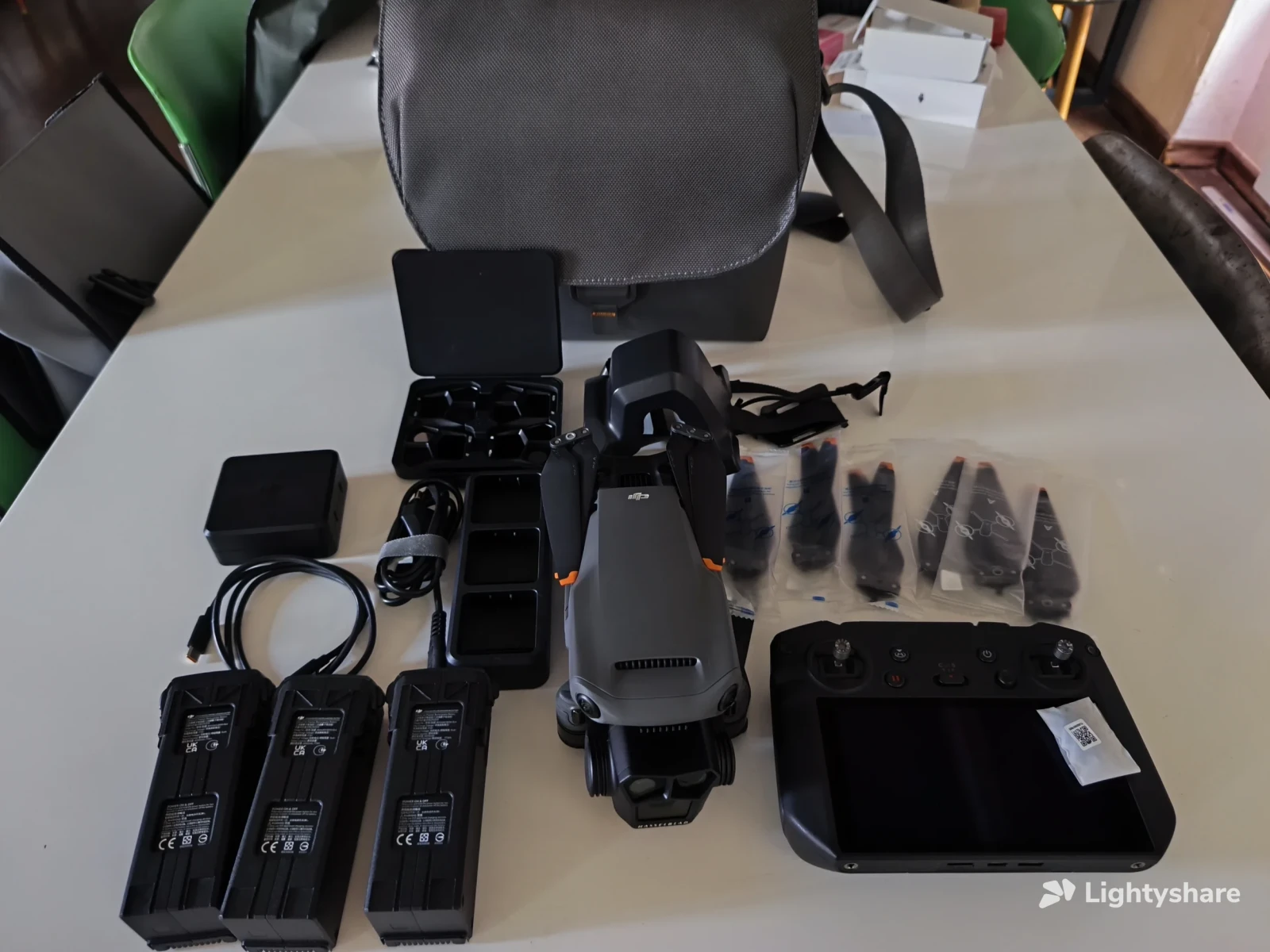 DJI Mavic 3 Pro - Photo 1 sur 4