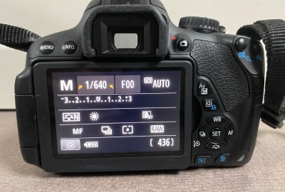 Location Canon EOS 650D