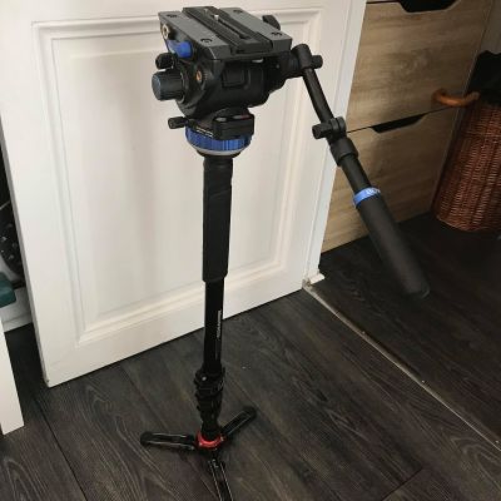 Monopode vidéo Manfrotto + Rotule S8 BENRO - Photo 1 sur 5