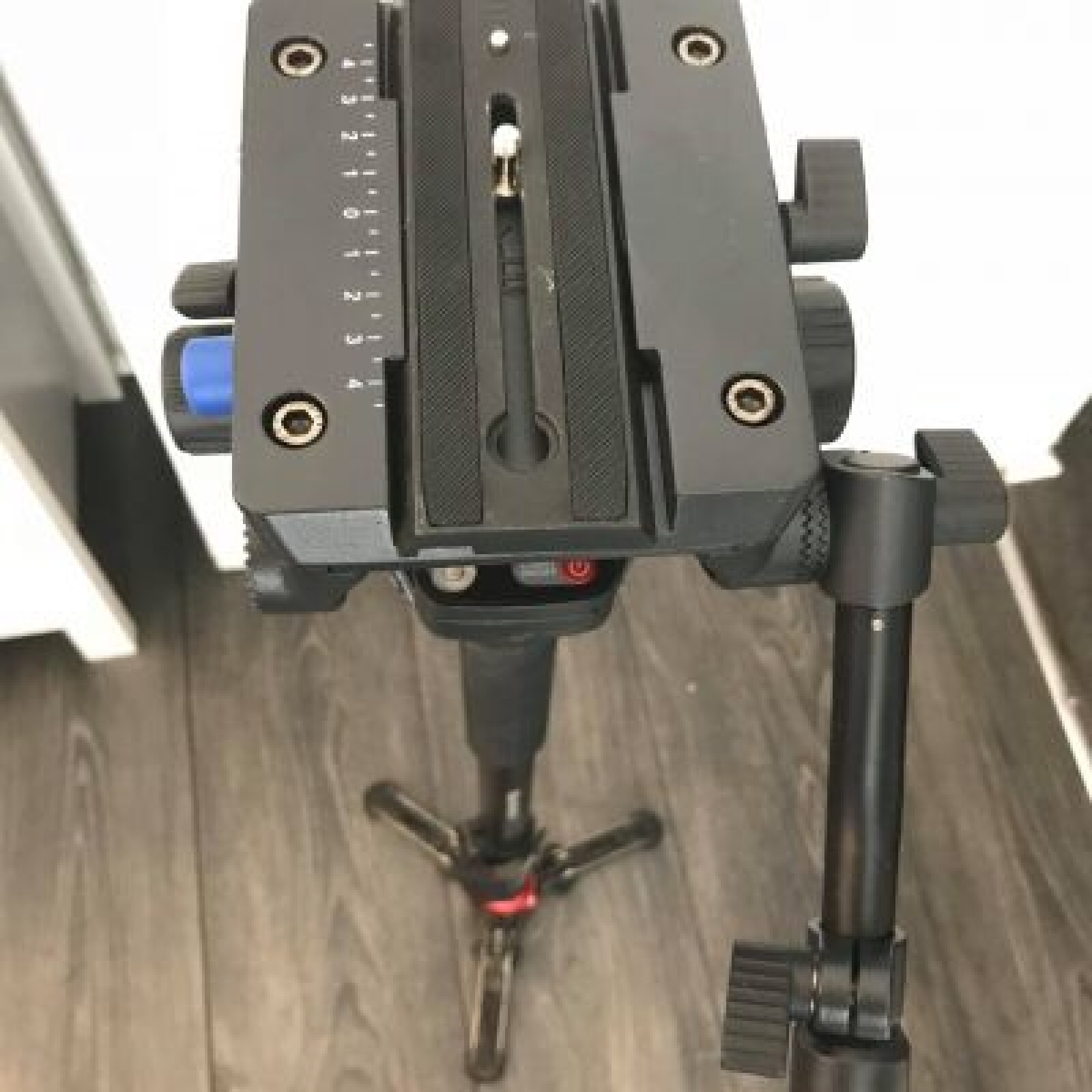 Monopode vidéo Manfrotto + Rotule S8 BENRO - Photo 3 sur 5