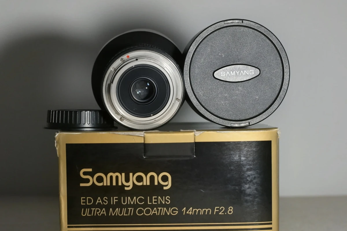 Location Samyang 14 mm ED AS IF UMC Lens F2.8 - Lightyshare