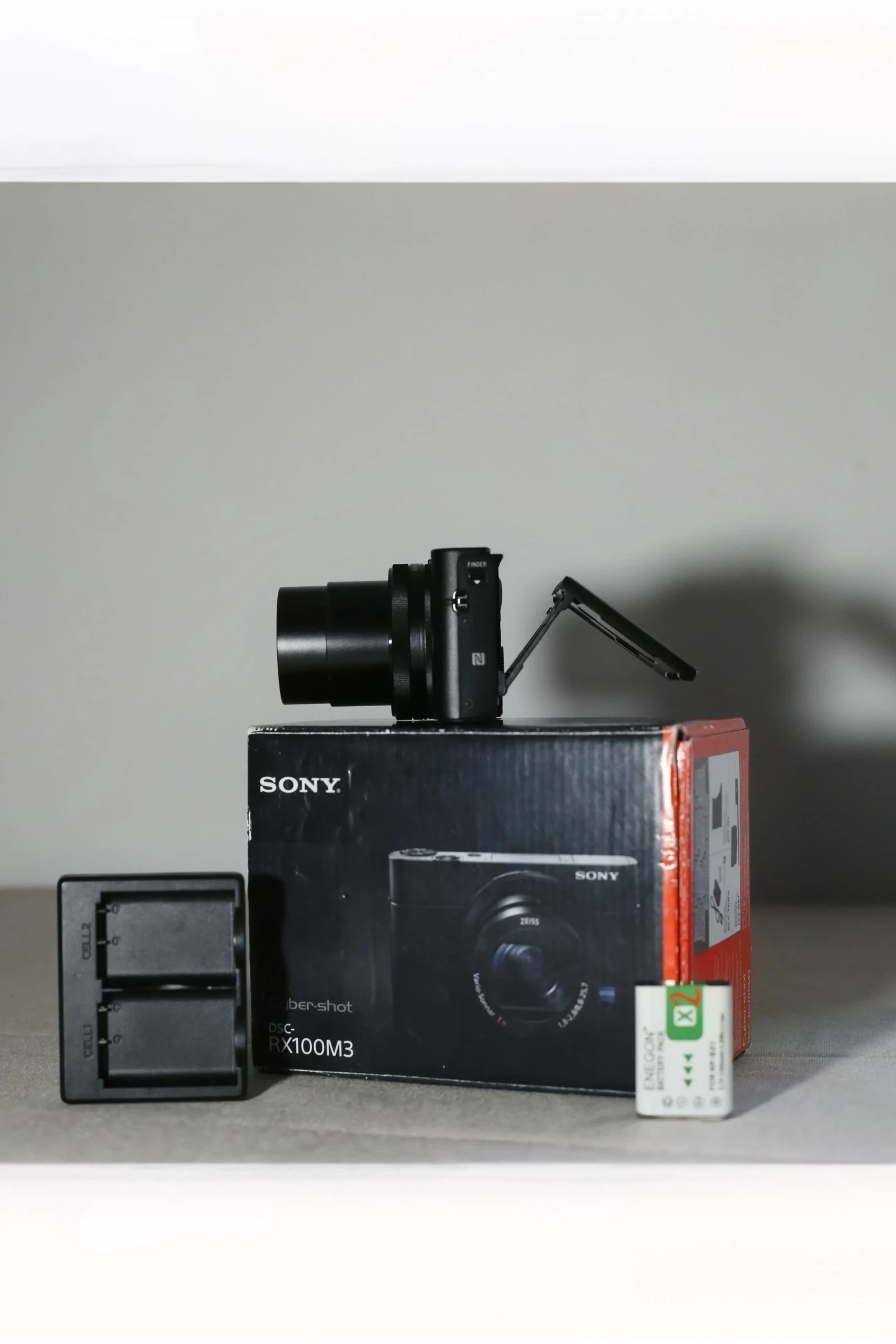 Sony Cyber-shot RX100 Mark III - Photo 2 sur 3