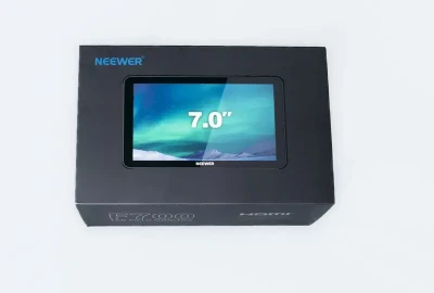 Location Neewer F700