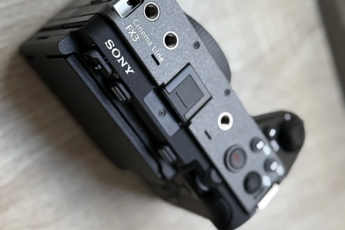 Rent Sony FX3 - Lightyshare
