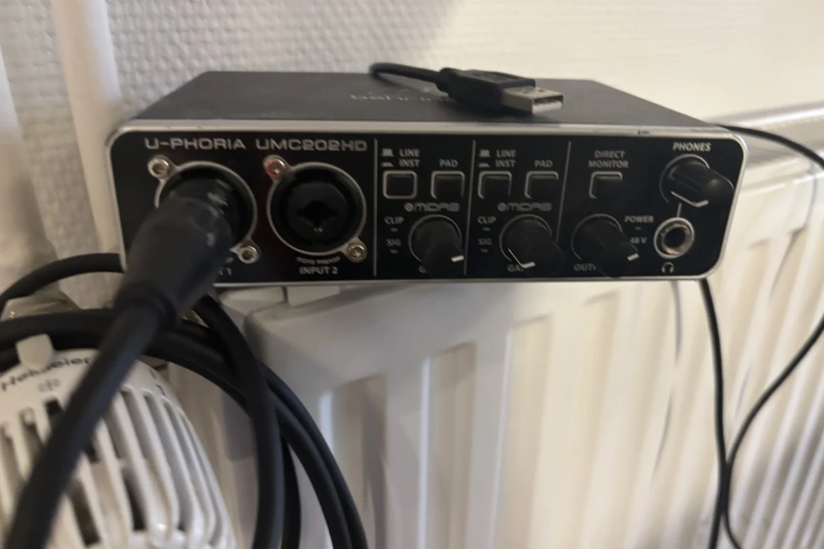 Location Behringer UMC202HD - Lightyshare