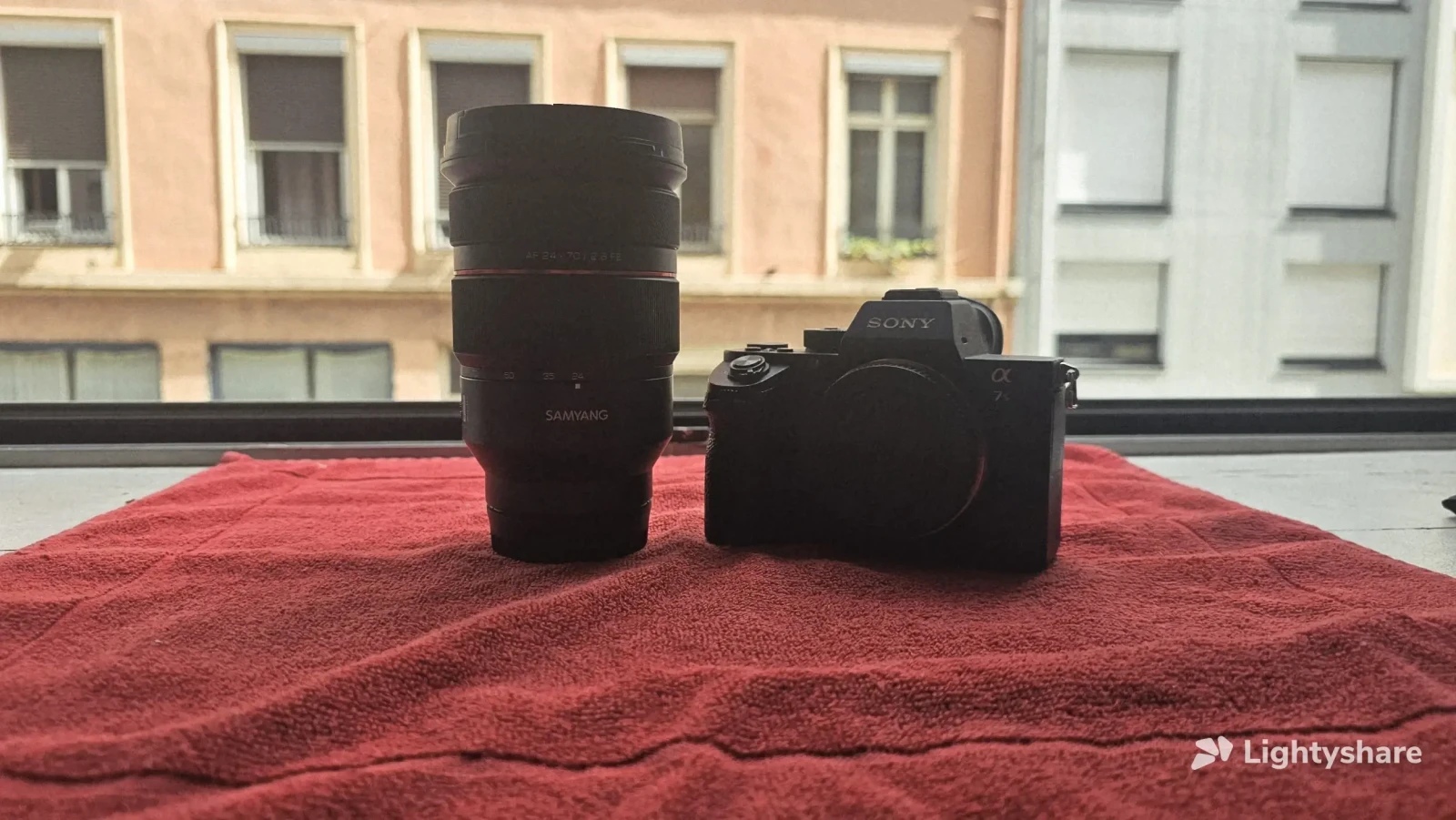 [Pack A7SII] - Sony A7SII + Un objectif au choix - Photo 2 sur 2