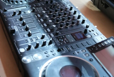 Rent Pioneer DJ CDJ-2000NXS2