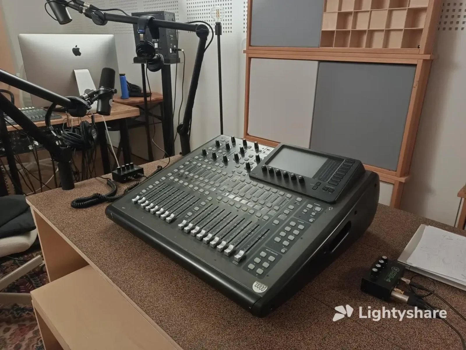 Behringer X32 Compact - Photo 1 sur 3