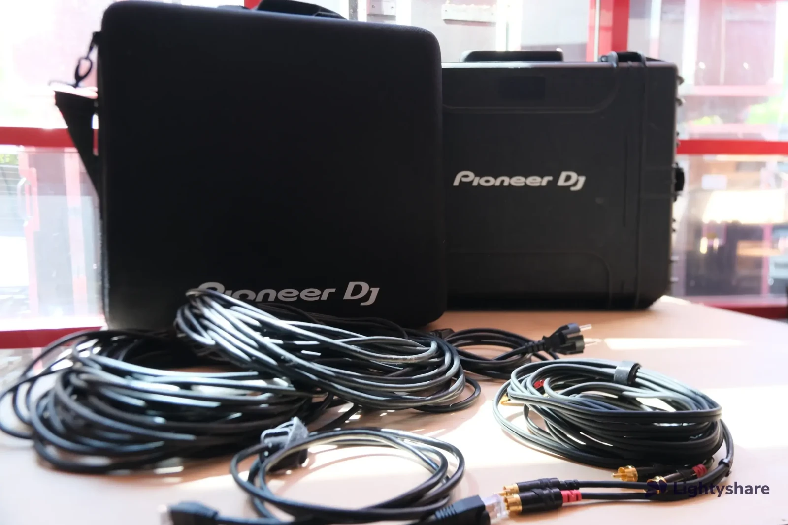 Pack DJ'ing (CDJ-2000NXS2+DJM-900NXS2) - Photo 4 sur 4