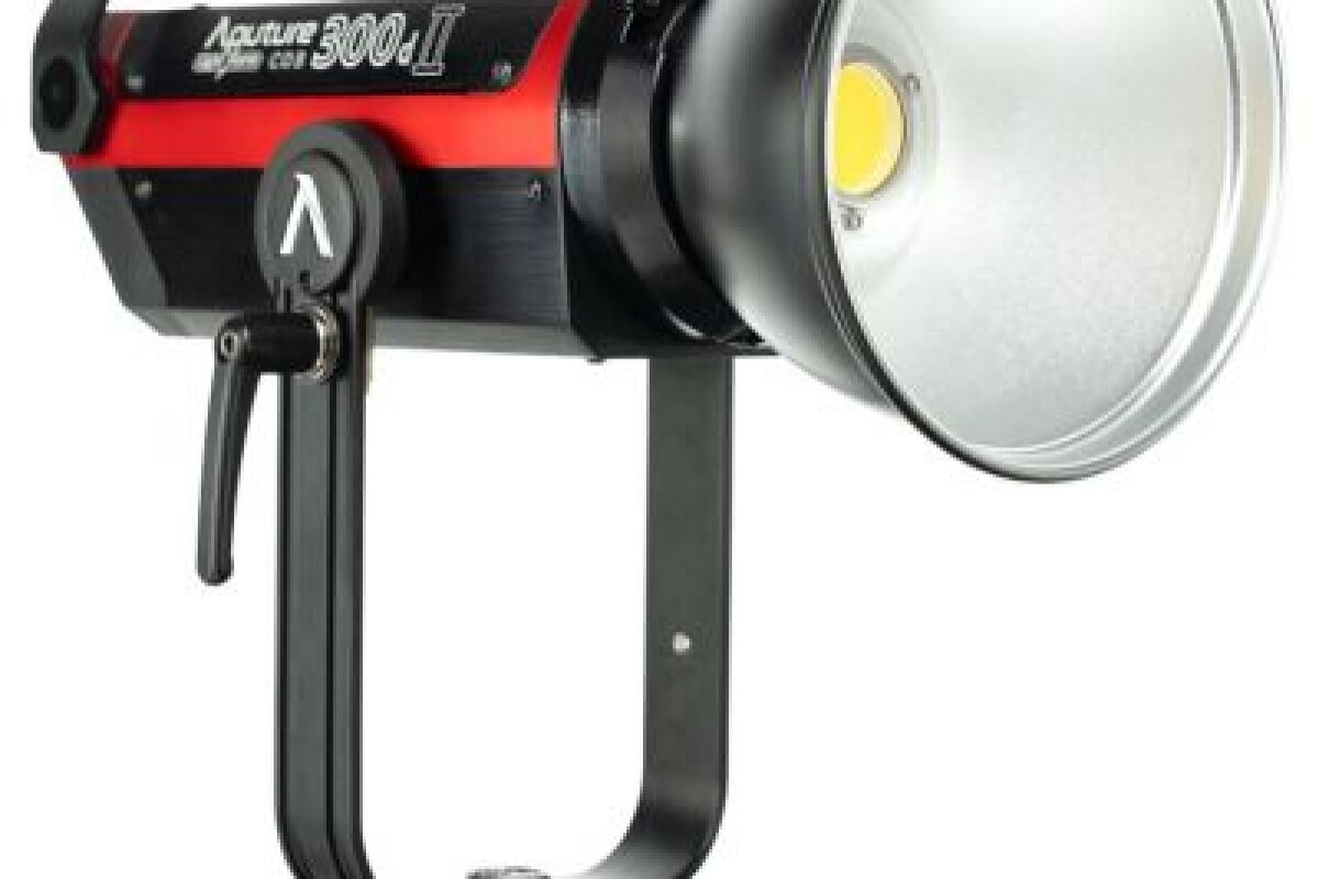 Location APUTURE LS COB 300D MK II (5600K) (LIGHT DOME  II INCLUS) - Lightyshare