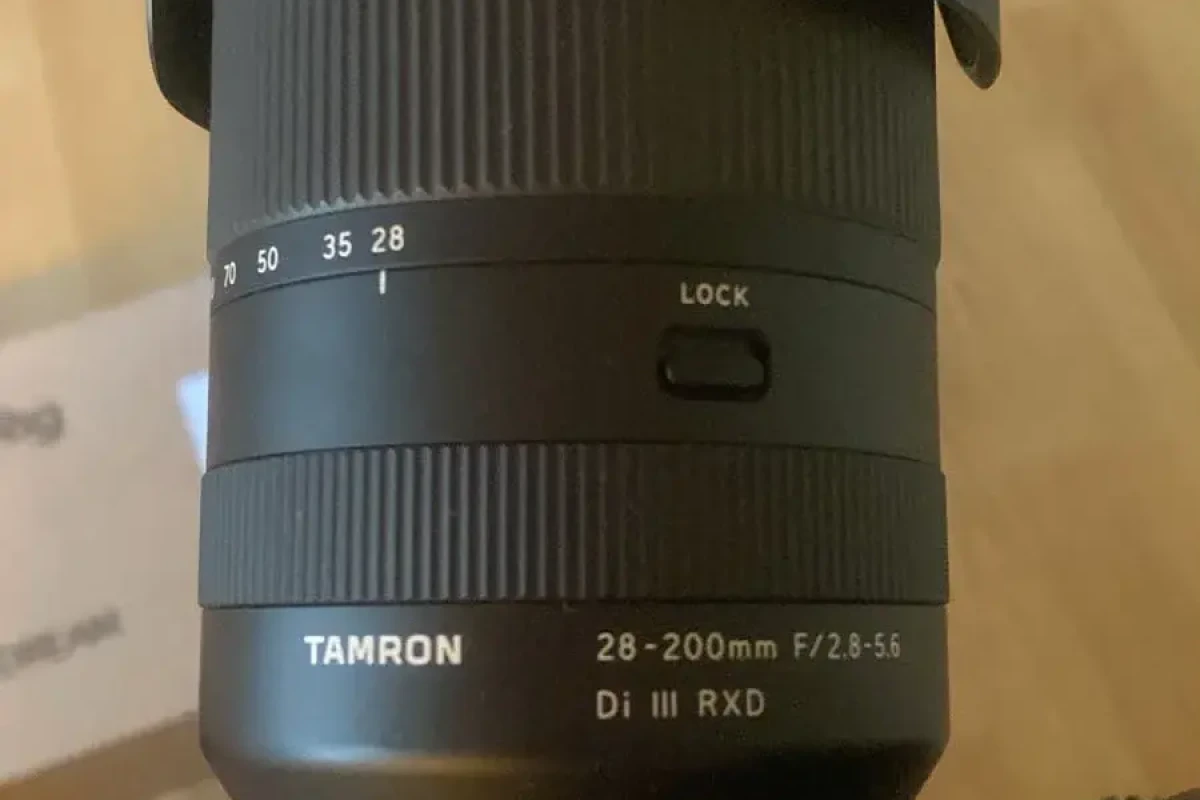Rent Sony A73 + objectif Tamron 28-200mm F/2.8-5.6 - Lightyshare