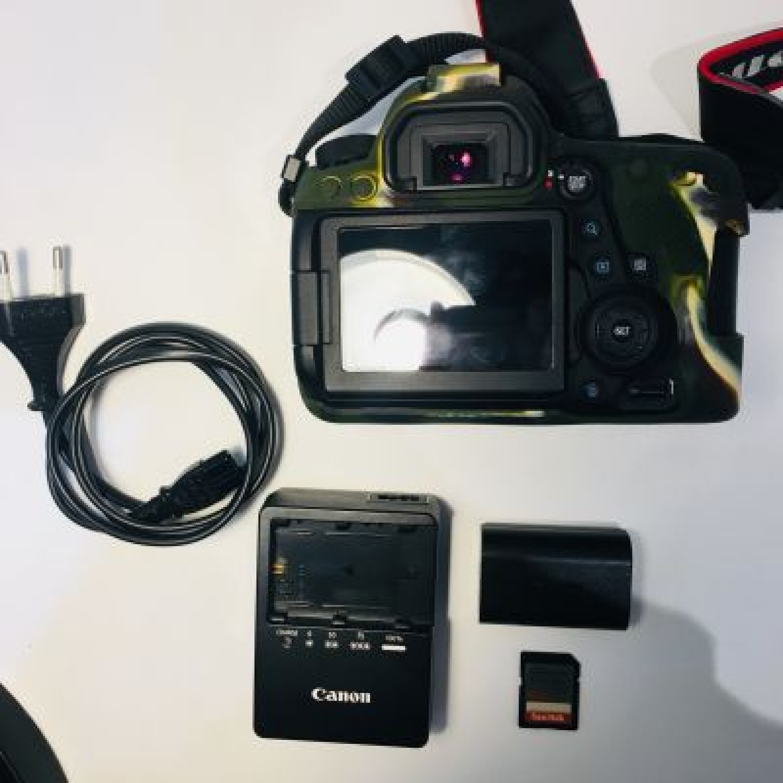 Loue EOS 6D MARK II - Photo 3 sur 4