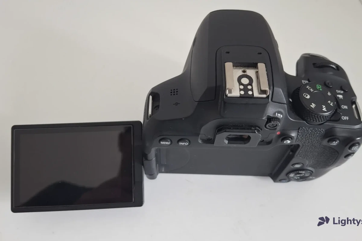 Location Canon EOS 850D (EF-S 18-55mm f/4-5.6 IS STM) - Lightyshare