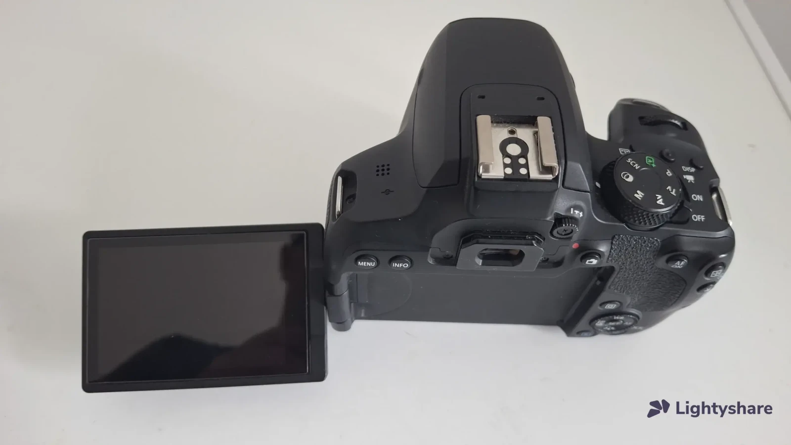 Canon EOS 850D (EF-S 18-55mm f/4-5.6 IS STM) - Photo 1 sur 3
