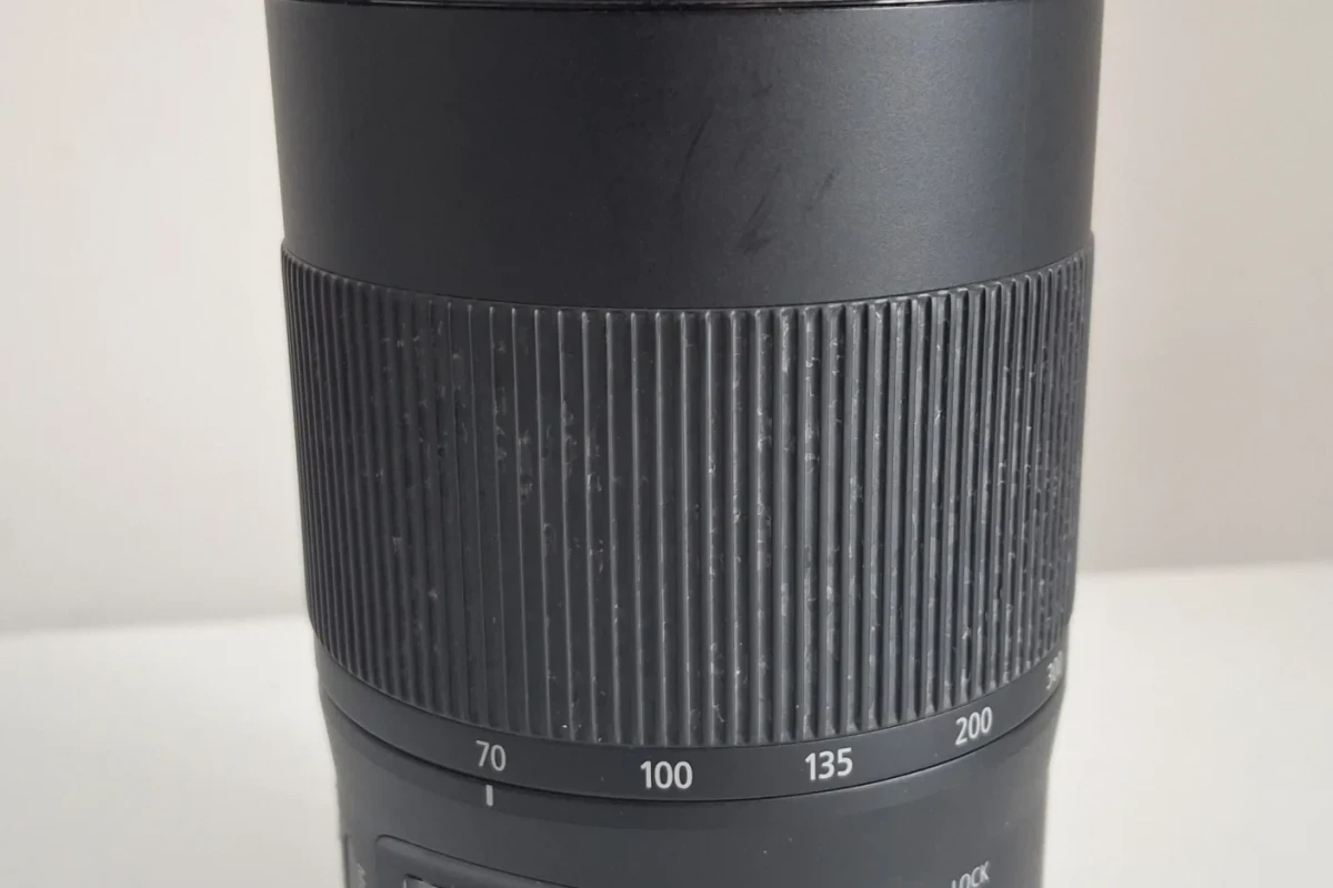 Location Canon EF 70-300mm f/4-5.6 IS USM - Lightyshare
