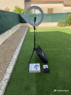 Rent NEEWER Ring Light Professionnel