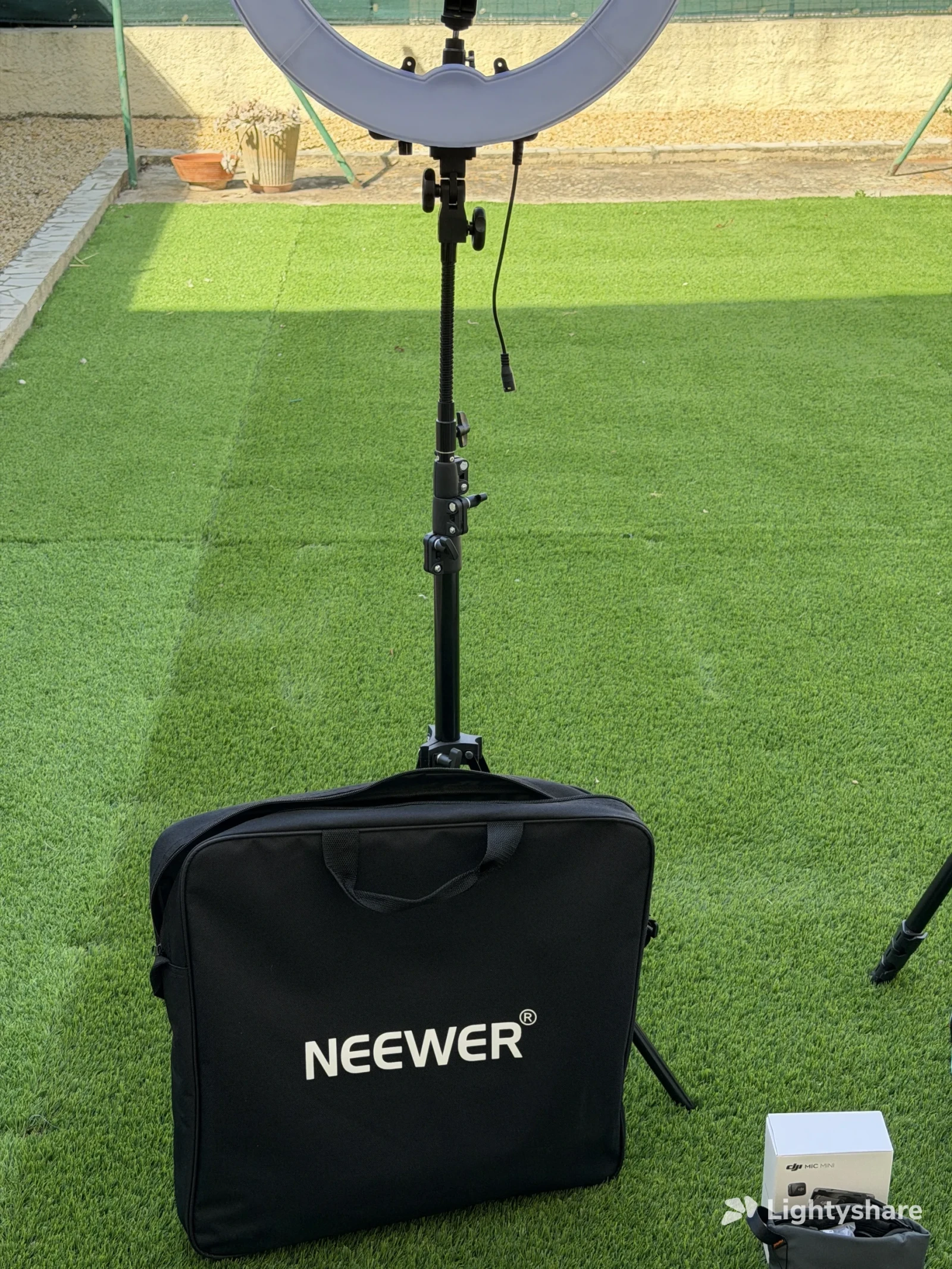 NEEWER Ring Light Professionnel - Photo 2 sur 3