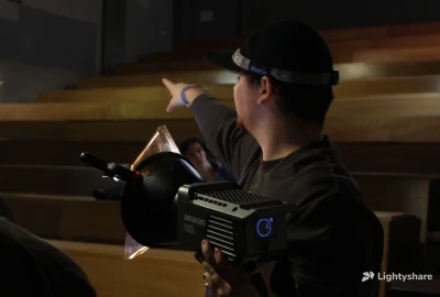 Location Aputure Amaran 100x