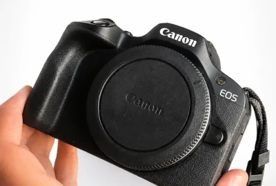 Location Canon Pack EOS R100 + RF-S 18-45mm F4.5-6.3 IS STM + RF 75-300mm F4-5.6 + 4 Batteries + carte SD 64GB