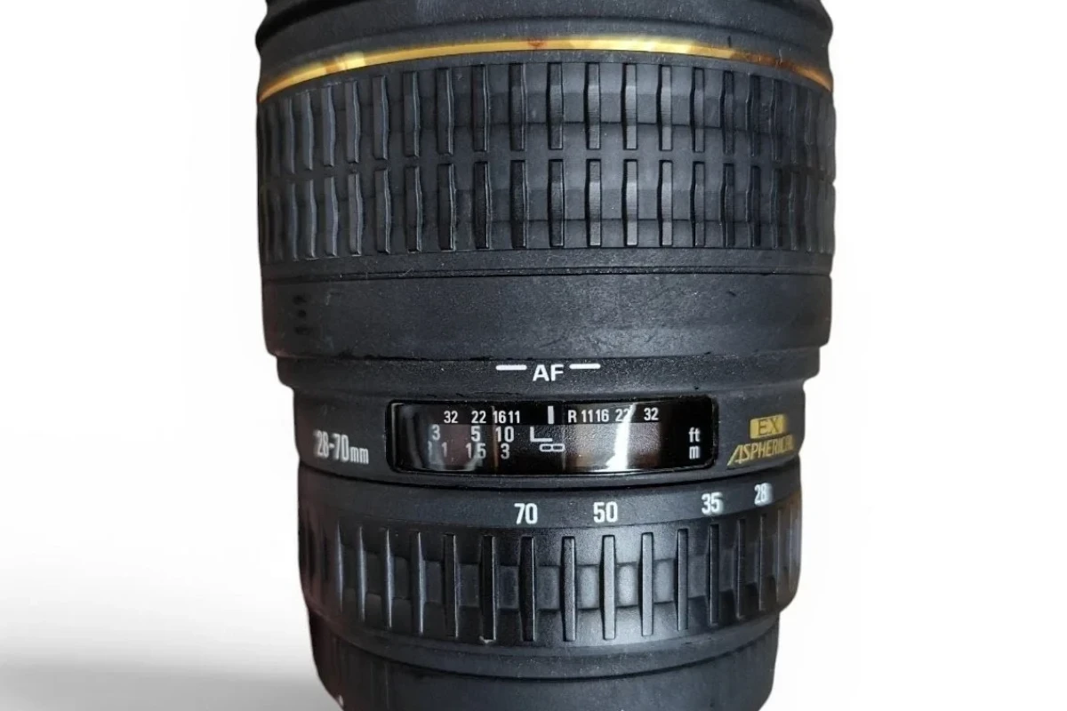 Location Sigma 28-70mm f/2.8 EX Aspherical - Lightyshare