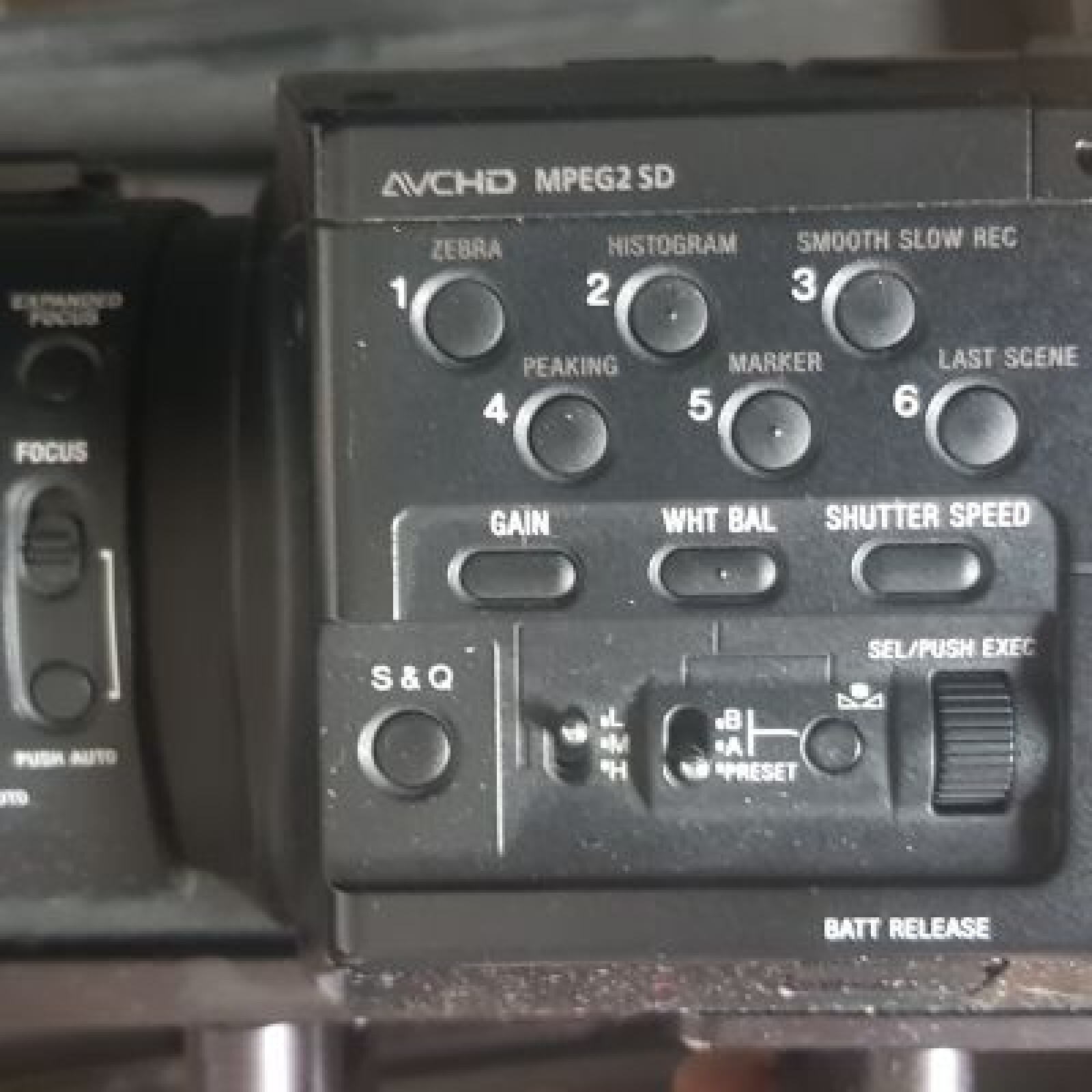 Caméra Sony FS100  + Accessoires - Photo 2 sur 4
