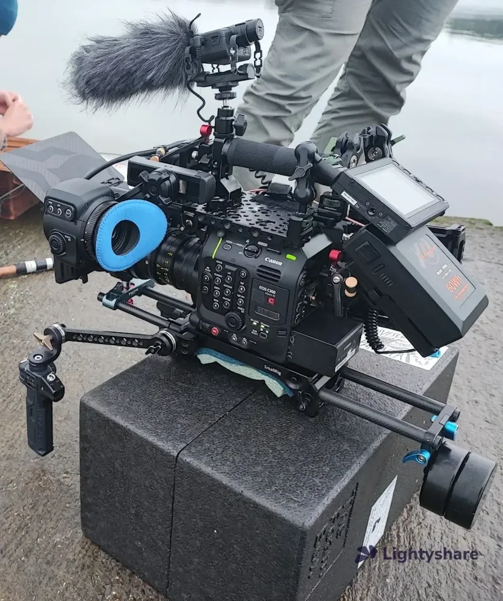Canon EOS C300 Mark III - Photo 2 sur 2