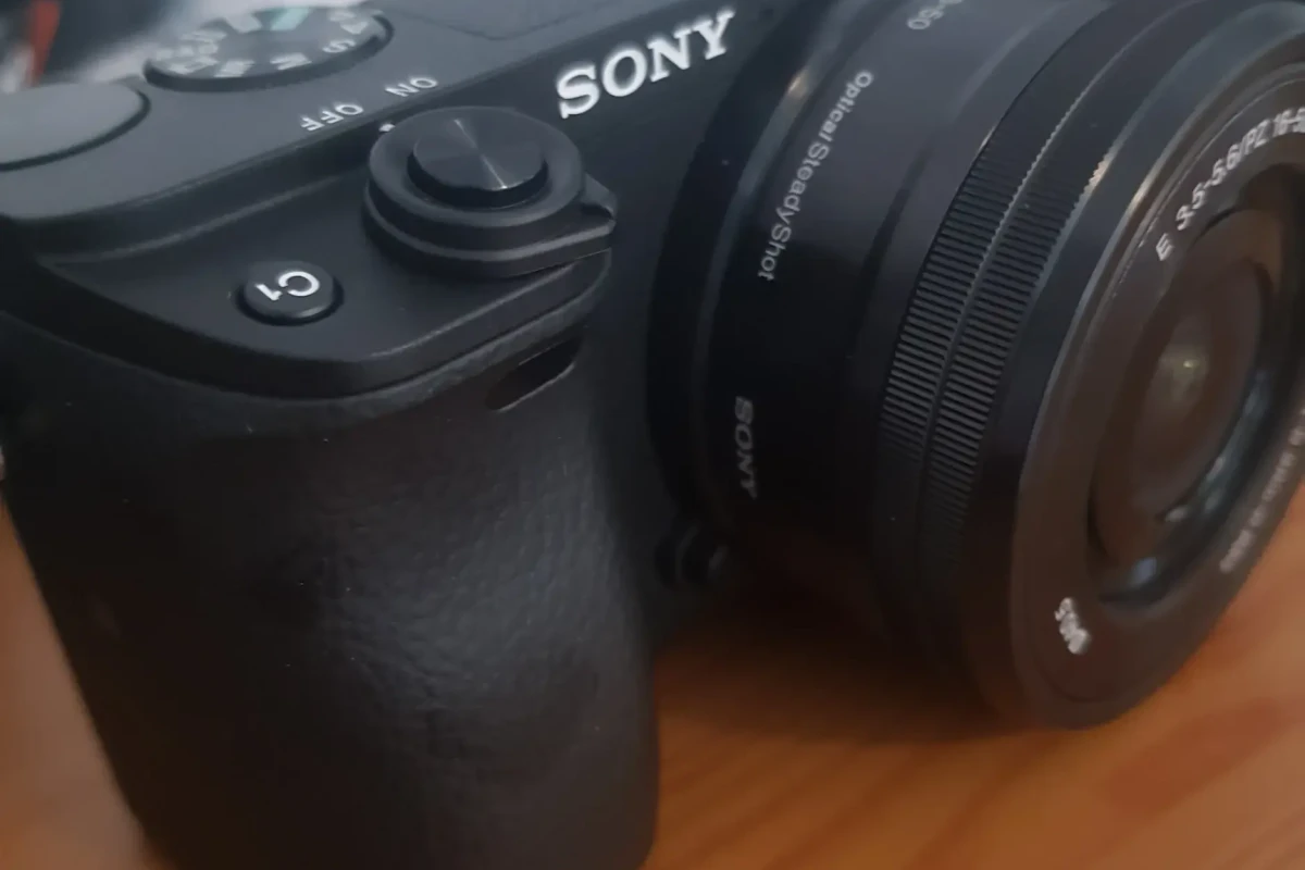 Location Pack Sony a6400 avec stabilisateur épaule et trépied - Lightyshare