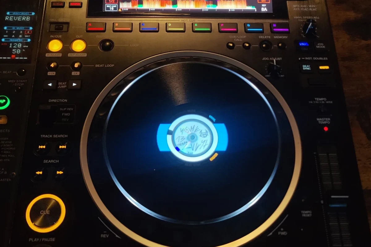 Rent Pioneer CDJ-3000 - Lightyshare