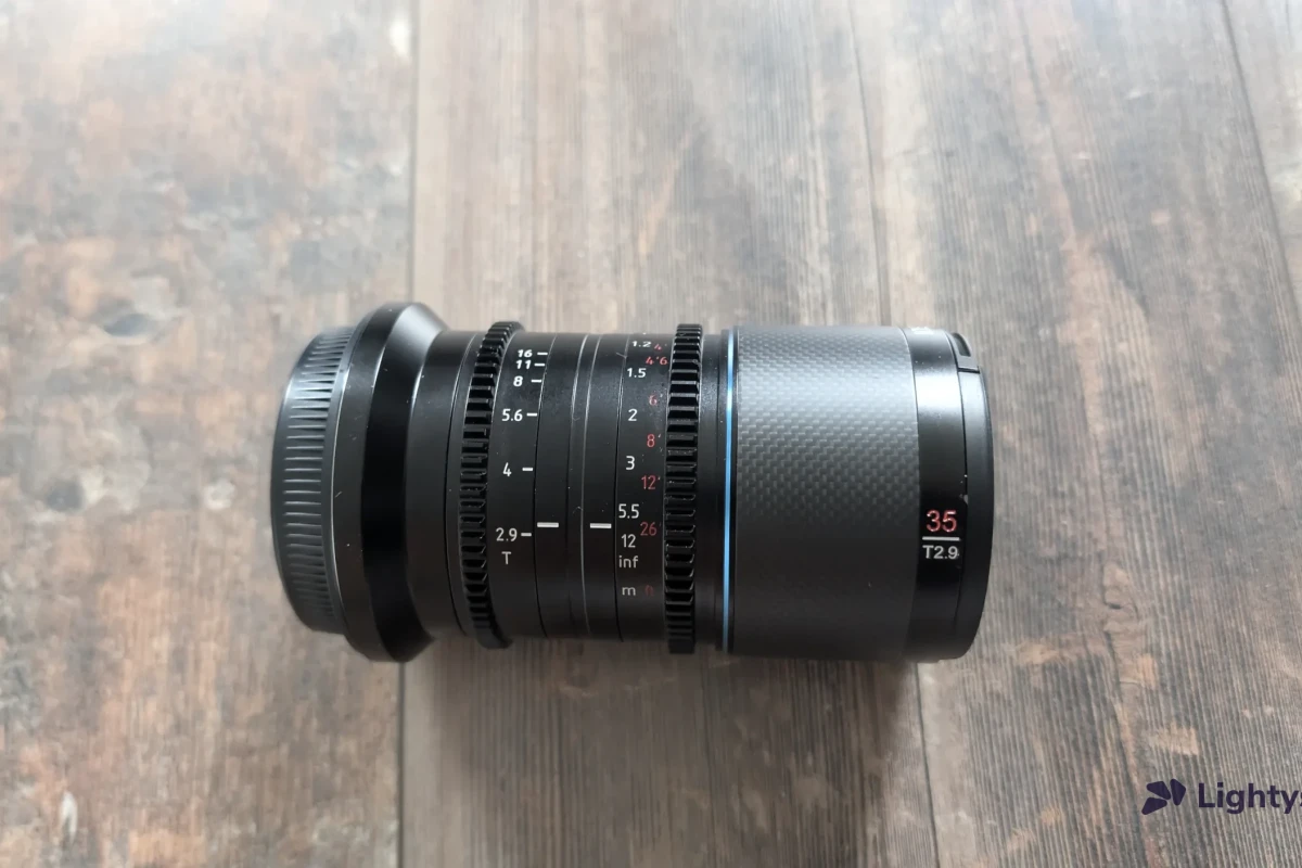 Location Sirui 35mm T2.9 1.6x Full-Frame Anamorphic (RF Mount) - Lightyshare