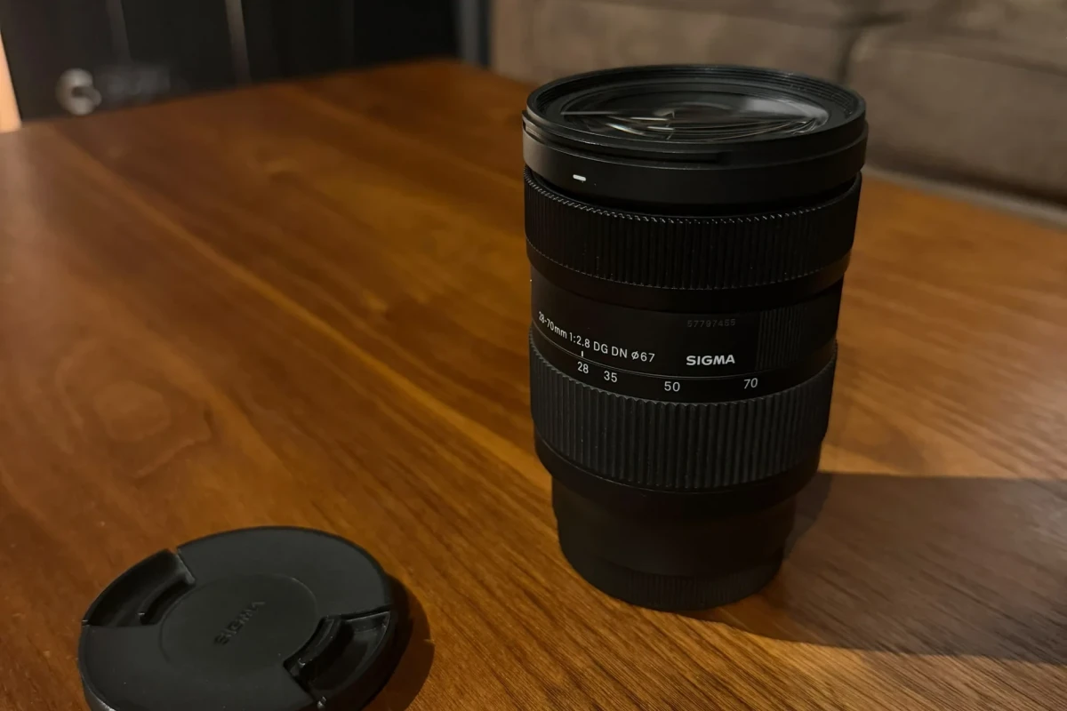 Location Sigma 28-70mm F2.8 DG DN Contemporary (Sony E-mount) - Lightyshare