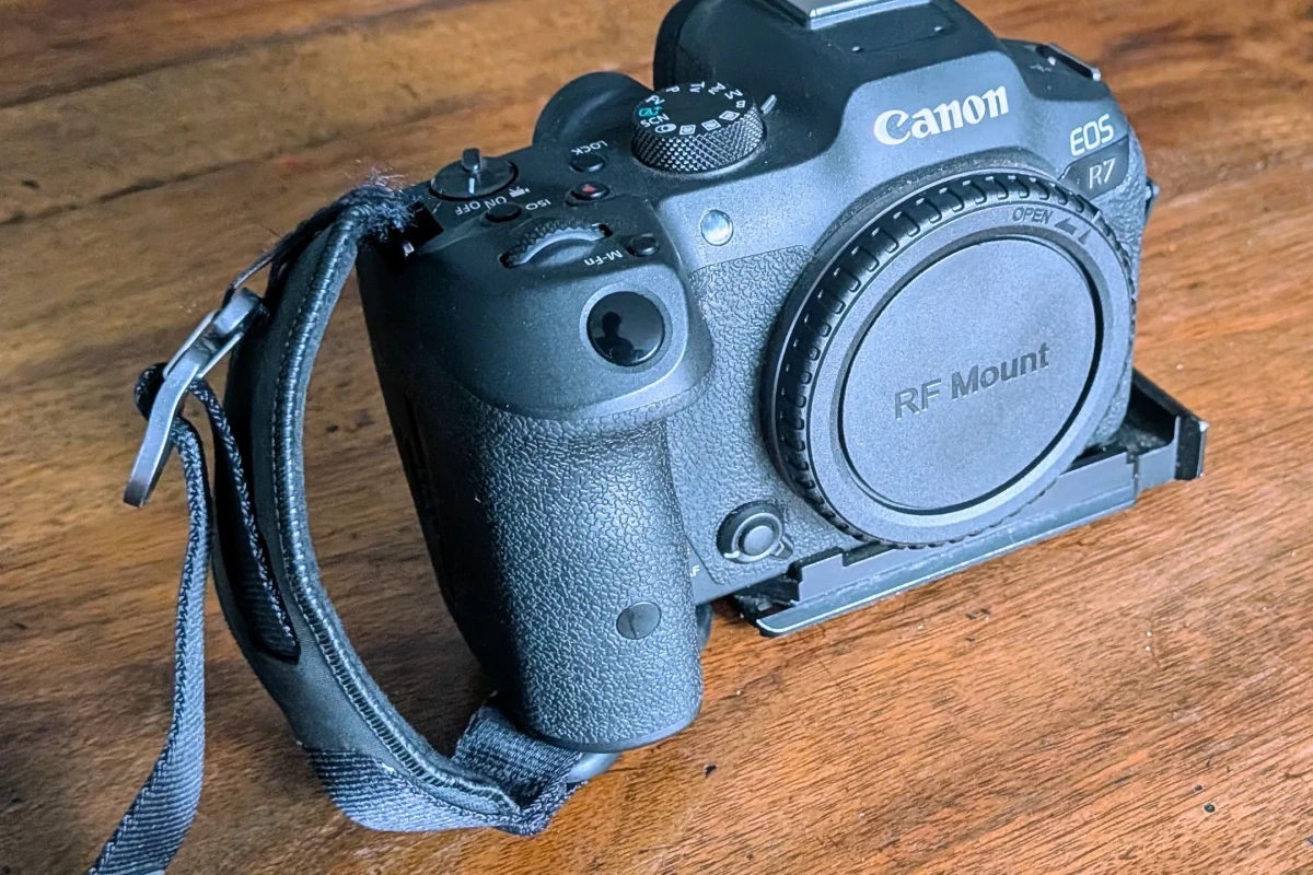 Rent Canon EOS R7 - Lightyshare