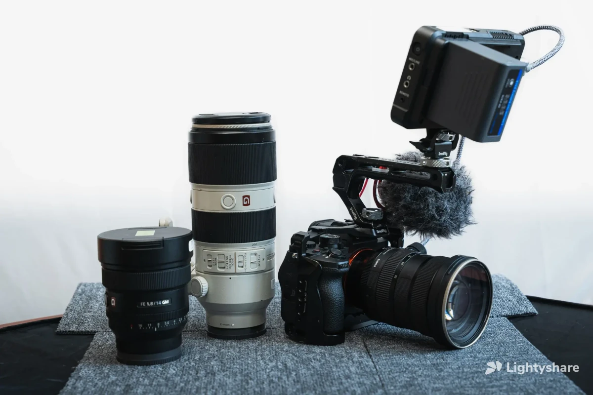 Rent Kit Sony A7 V complet – 14mm + 24-70mm + 70-200mm - Lightyshare
