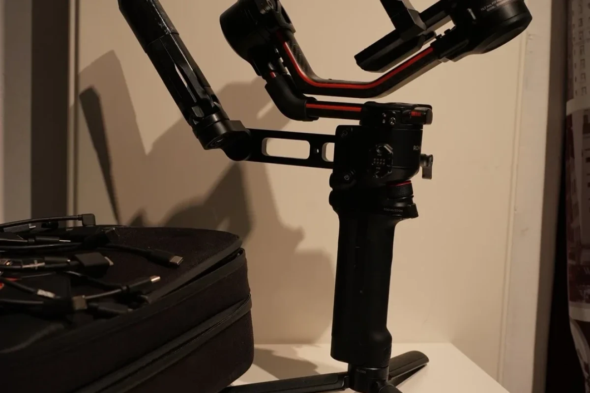Rent DJI RS2 Pro Combo - Lightyshare