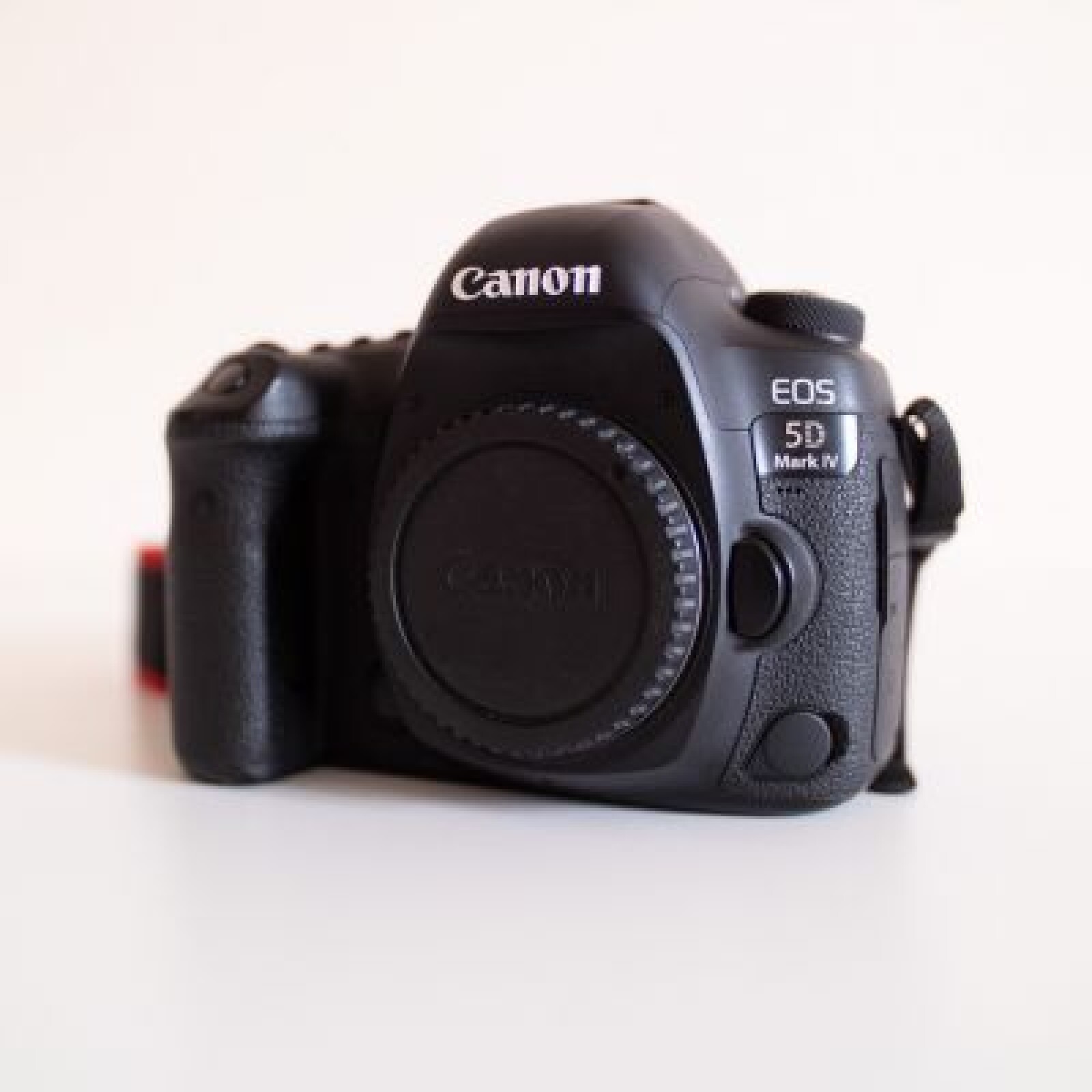 Canon 5D mark IV avec 3 batteries - Photo 1 sur 3
