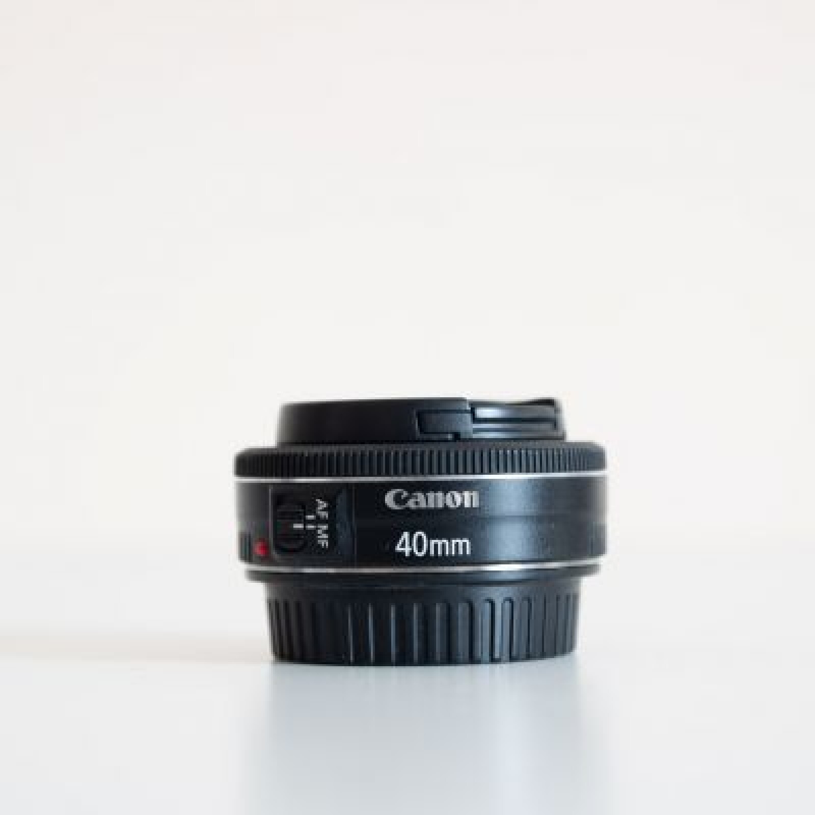Canon 40mm f/2.8 - Photo 1 sur 2