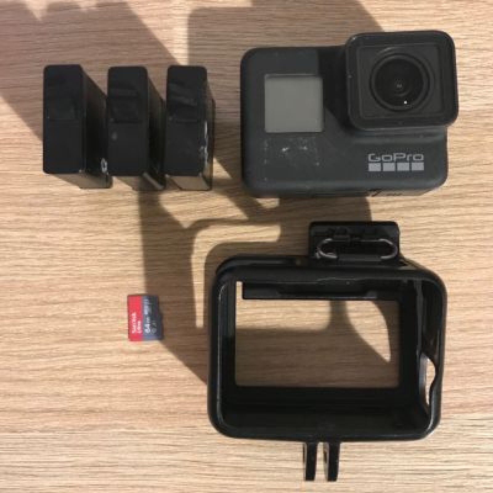 Gopro Hero 7 black + Carte SD + 3 batteries - Photo 1 sur 1