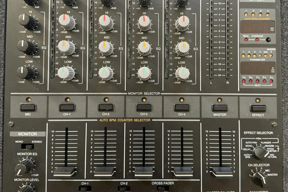 Location Pioneer DJM-500 - Lightyshare