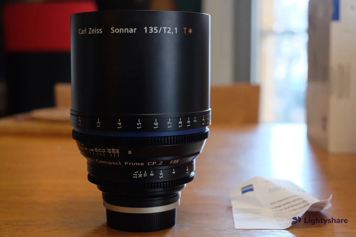 Location Zeiss Compact Prime CP.2 135mm/T2.1 EF Mount - Lightyshare