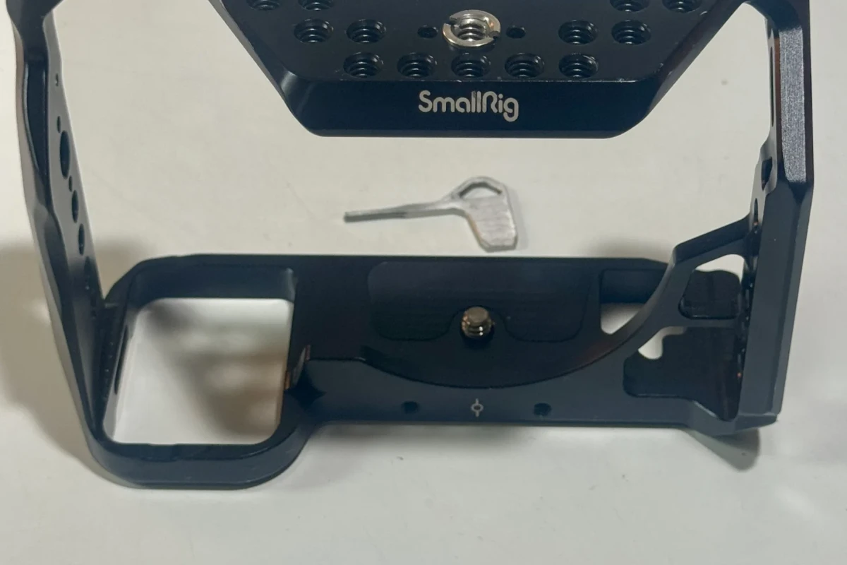 Location SmallRig Advanced Cage Kit for Sony Alpha 7R V / Alpha 7 IV / Alpha 7S III 3669B - Lightyshare