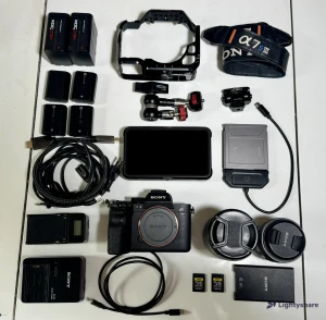 Location Kit Caméra, 2 objectifs et moniteur : Sony Alpha 7S III + Zeiss 24-70 f/4 + Sony 15 mm f/1.4 + Atomos Ninja V