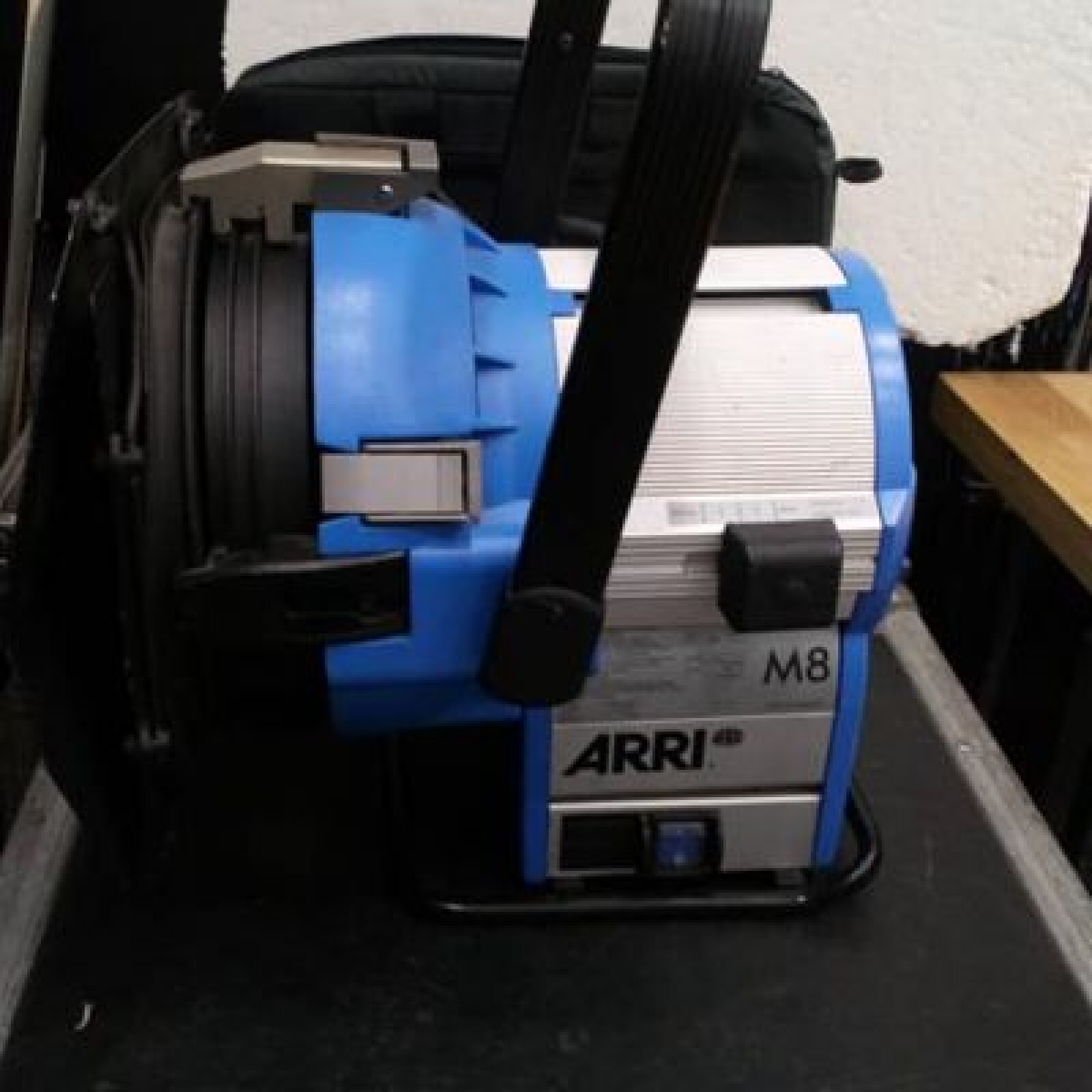HMI ARRI M8 - Photo 1 sur 4