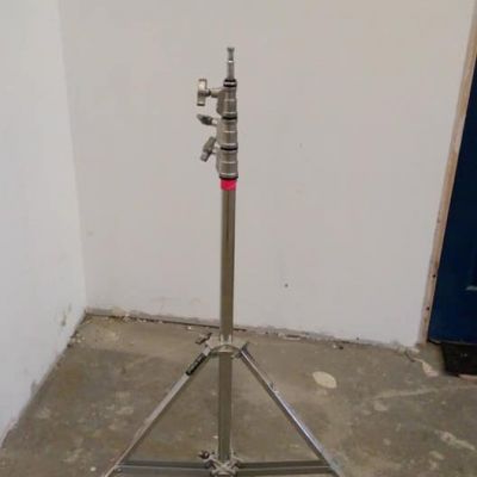 Pied de 1000 acier - Photo 1 sur 1