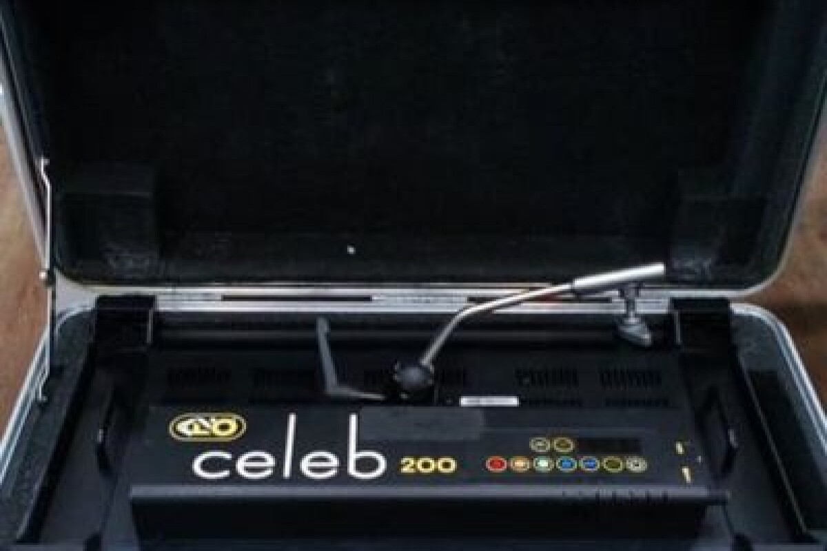Location Projecteur LED Celeb 200 - Lightyshare