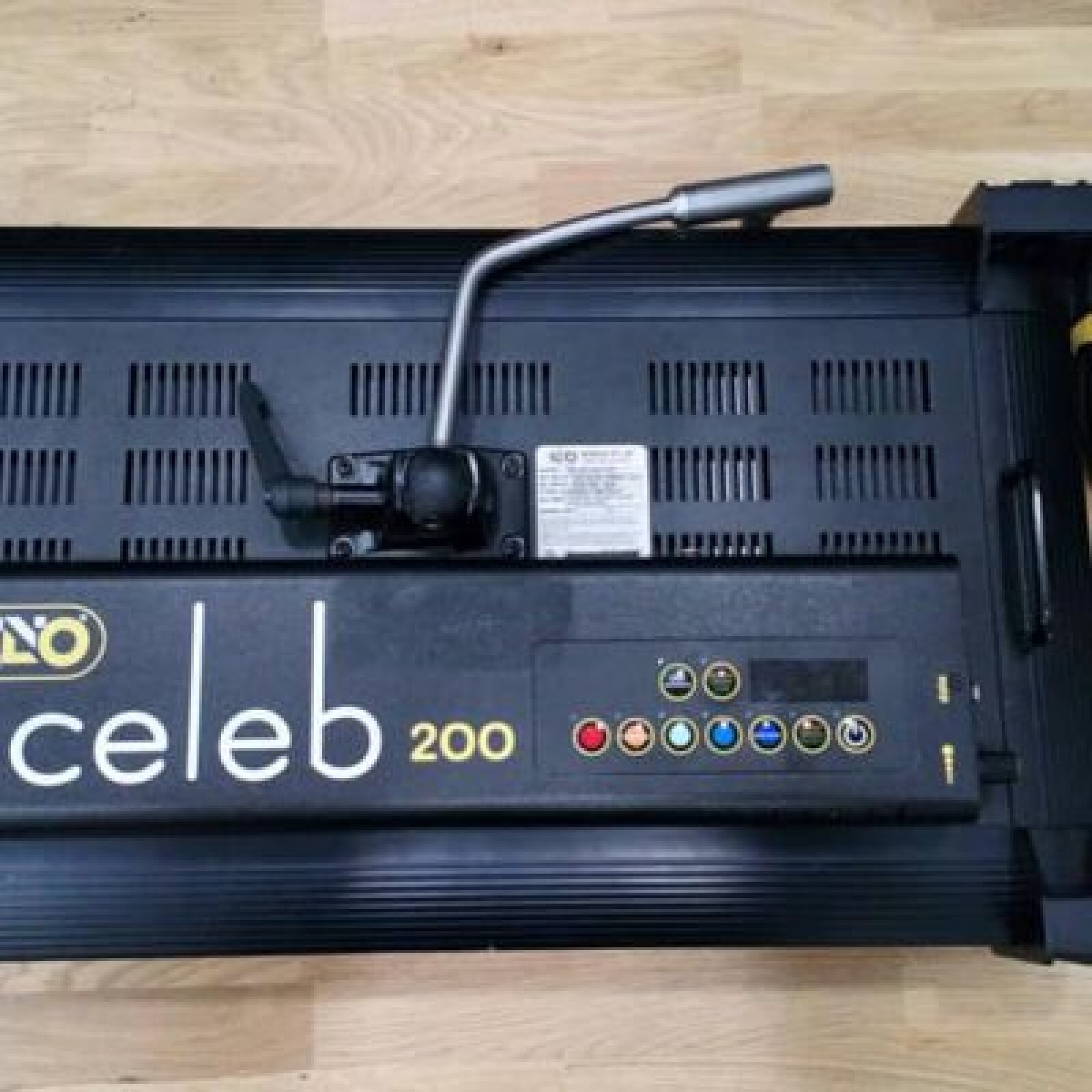 Projecteur LED Celeb 200 - Photo 2 sur 3