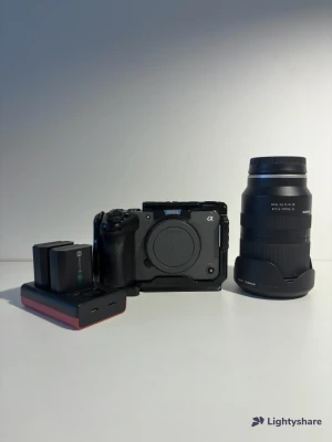 Location Pack FX30 + Objectif + Batteries + 2 Cartes CF