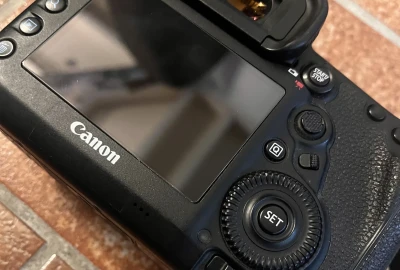 Location Canon 5D Mark IV