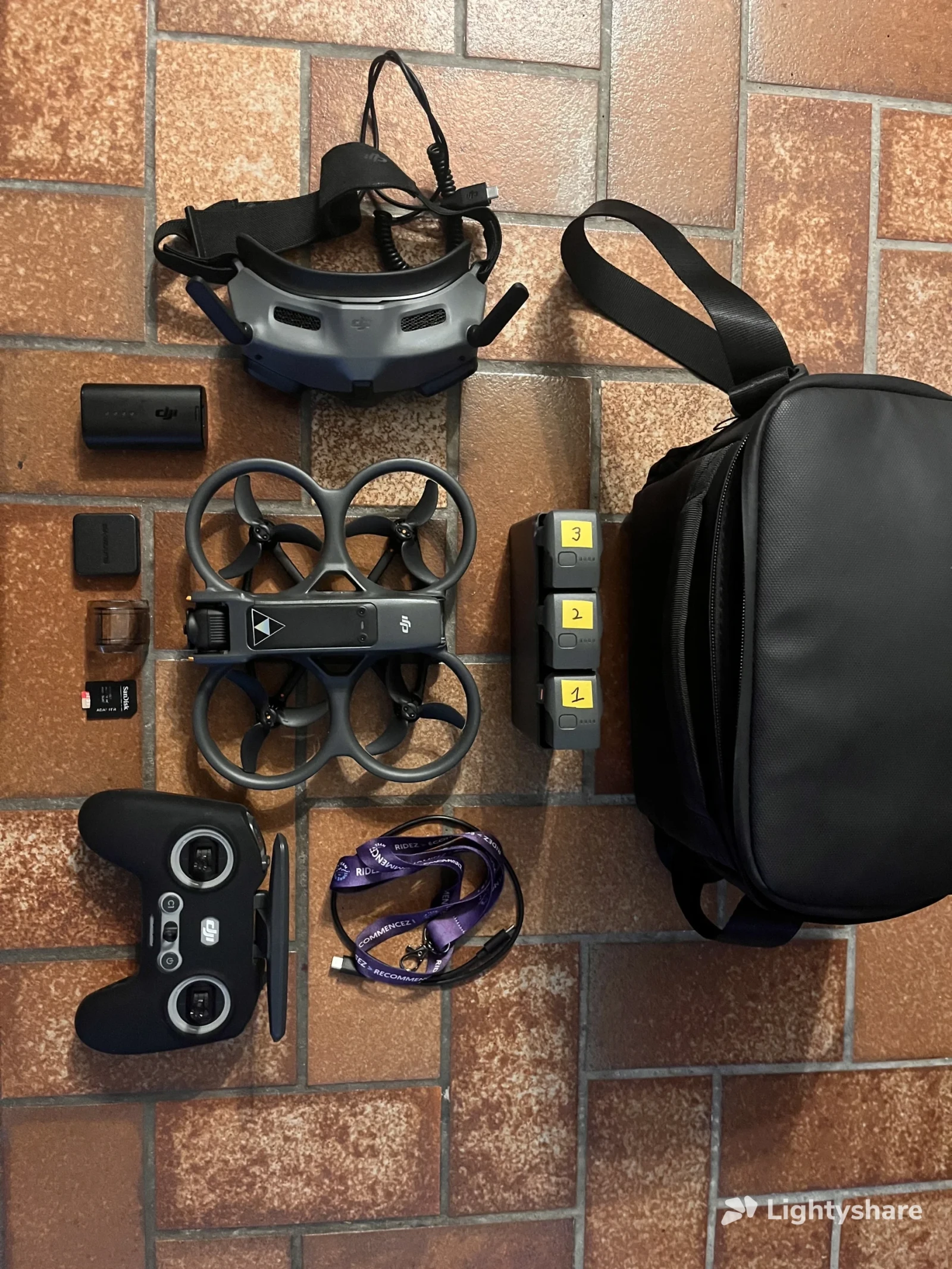 DJI Avata 2 Fly More Combo - Photo 2 sur 5