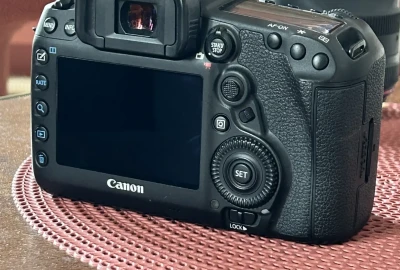 Location Canon 5D Mark IV