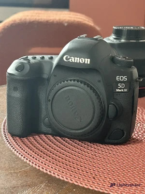 Location Canon 5D Mark IV